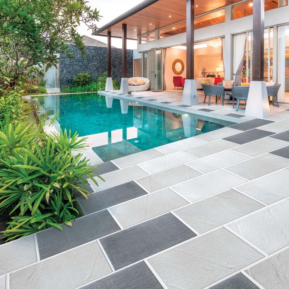 Esterno con piscina di villa padronale